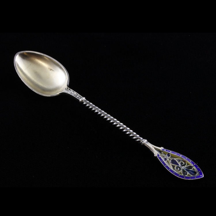 David Andersen Plique-a-Jor Demitasse Spoon: Est $ 70-130 Sterling spoon with a gilt bowl that transitions into a spiral twist handle and terminates into a plique-a-jor tip. The reverse of the bowl is marked with the David Andersen makers mark n