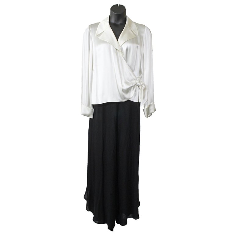 Dana Buchman & St. John Set: Est. $ 150 - 300 Dana Buchman size 16 white wrap top with a black 100 % silk St. John Evening pants.Top: 40" Bust, 36" waist, 17" shoulder. Pants: 36" waist, 46" hips, 32" inseam
