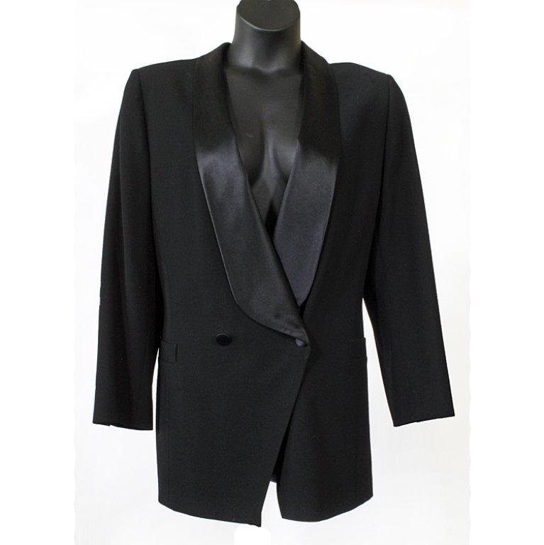 Escada Couture Black Blazer: Est. $ 150 - 300 Escada Couture Black Blazer Size 42, 17” in the shoulder, 44” in the bust and 38” at the waist.