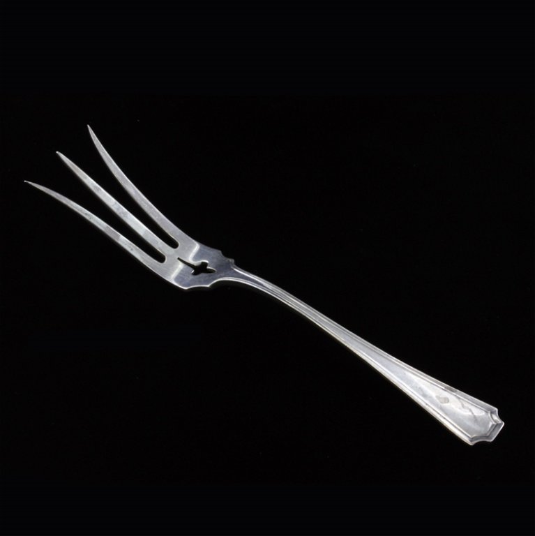 Sterling Durgin Fairfax Lemon Fork: Est $ 40-90 Lemon fork made by Wm. B. Durgin Co. with the 1910 Fairfax pattern. Marked sterling, Pat. D and bears the makers mark. The fork measures 5" long x 1" wide and weighs .41 ozt.