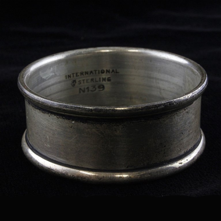 International Silver Sterling Napkin Ring: Est $ 50-90 Napkin ring marked International, Sterling and N139. 1 3/4" diameter x 3/4" tall .74 ozt total weight.