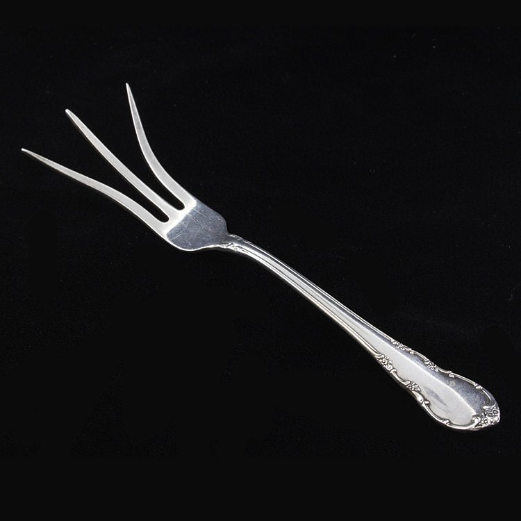 Lunt Sterling Lemon Fork: Est. $20 - 45 Lemon fork with the 1941 Modern Victorian pattern. The fork is marked "Lunt and Sterling" it measures 5" long and weighs .43 ozt.