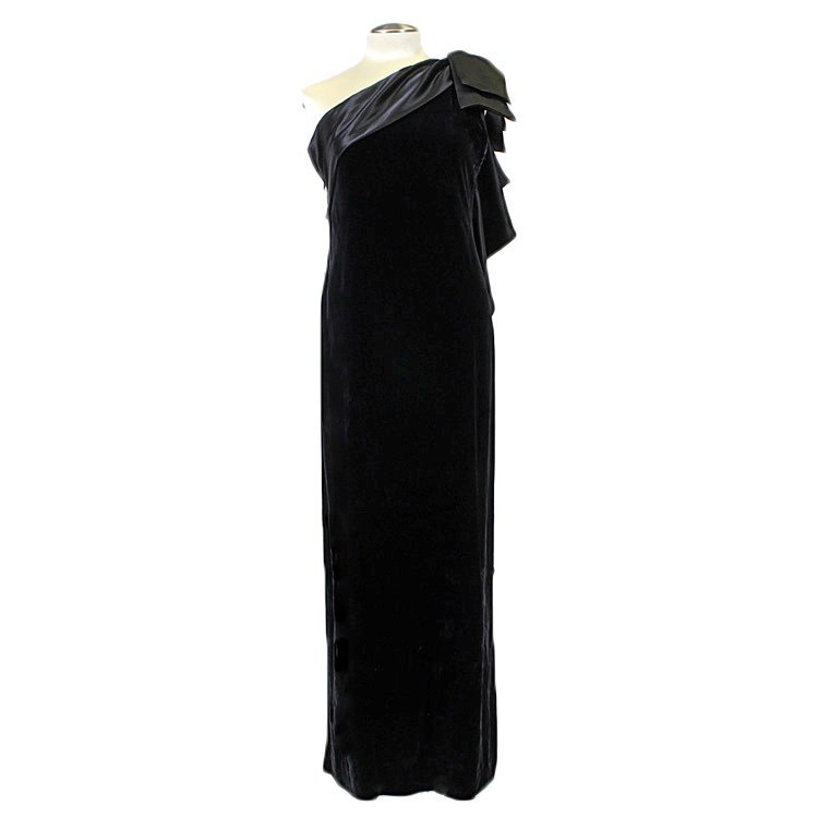 1980s Bill Blass Velvet Evening Gown: Est. $75 - 125 1980s Bill Blass velvet evening gown. Label: Bill Blass Collection III, Black Velvet & Satin, Off the shoulder-Grecian style. Bust-34”, Waist-32”, Hip-38”, Length of the skirt-39�