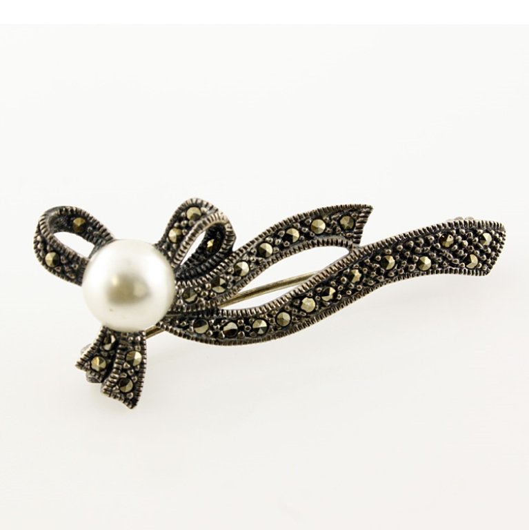 Marcasite & Faux pearl Pin Brooch: Est. $20 - 30 Marcasite & Faux pearl Pin Brooch . Weighs 4.4 grams. Pin/brooch is 1 3/4" wide. Marked 925.