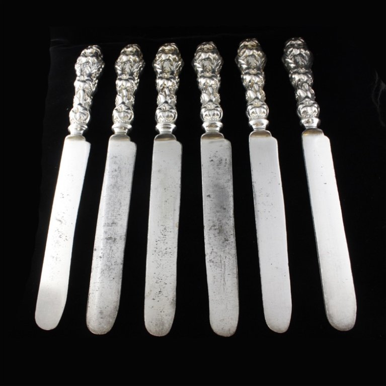 Six Sterling Whiting Lily Wide Handle Dinner Knives: Est. $200 - 300 Six Sterling Whiting Lily Wide Handle Dinner Knives . Weighs 14.2 ozt. They measure 9 1/4 inches and have plated blades Measures 9.25 inches.