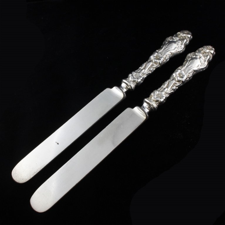Two Sterling Whiting Lily Regular Handle Knives: Est. $60 - 90 Two Sterling Whiting Lily Regular Handle Knives. Weighs 4.2 ozt. The measure 8.75 inch and have plated blades. Measures 8.75 inches.