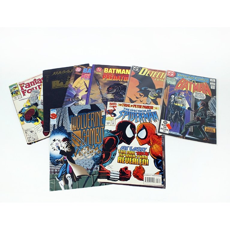 Lot of Vintage Comics: Est. $10 - 20 Lot of Vintage Comics. Fantastic Four, Midnight Massacre Ghost Rider, Batman Versus Predator (1 of 3), Batman Versus Predator (2 of 3), Detective Comics, Detective Comics starring Batman