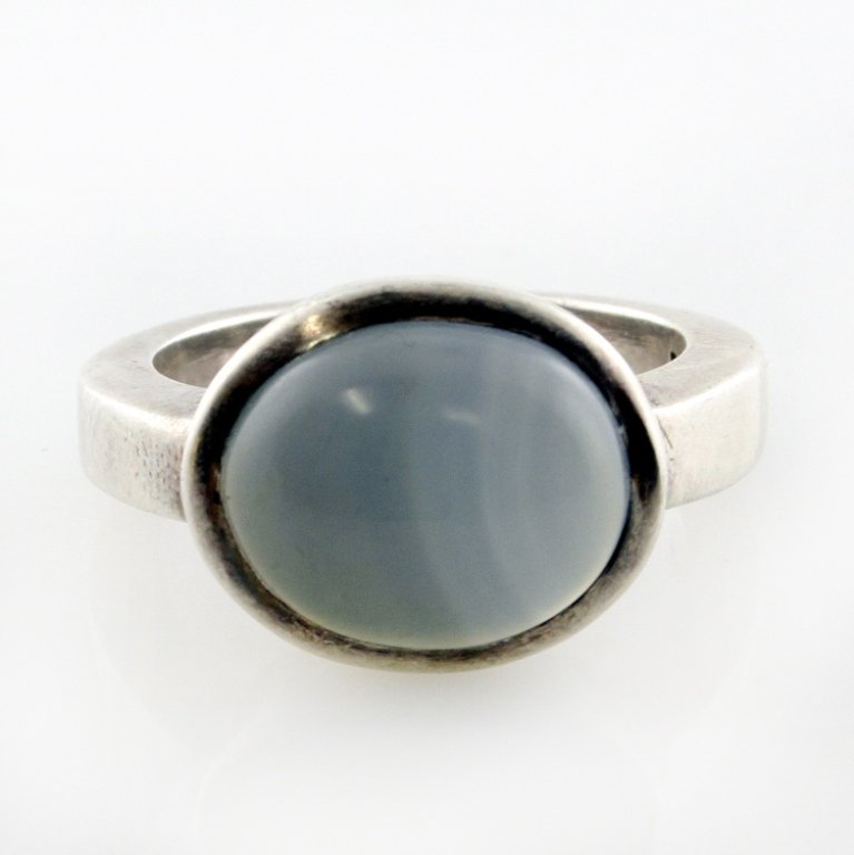 Sterling Moonstone Ring: Est. $15 - 30 Sterling Moonstone Ring. Weighs 6.0 grams.
