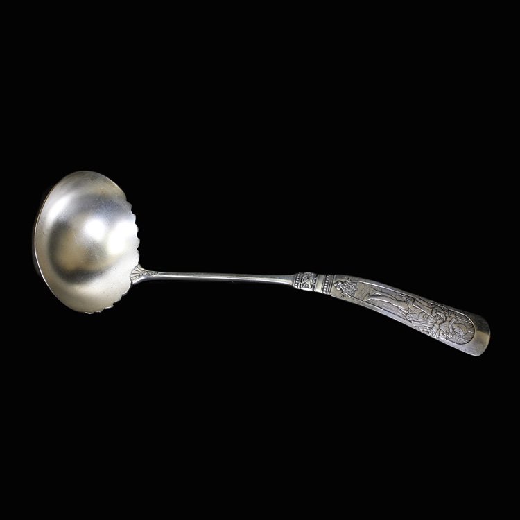 Gorham Fontainebleau Large Ladle: Est. $650 - 975 Gorham Fontainebleau Large Ladle. Weighs 7.03 ozt. Fontainebleau large soup ladle, great pattern detail. Measures 12 inches.