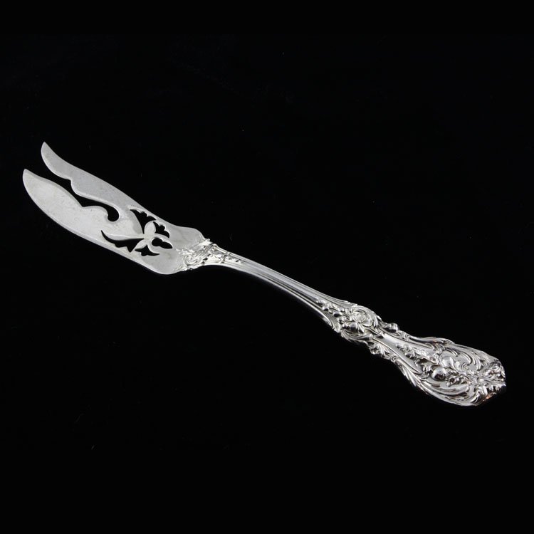 Reed & Barton Sterling Silver Serving Knife: Est. $30 - 45 Reed & Barton Sterling Silver Serving Knife . Reed & Barton sterling silver small pierced serving knife in the Francis I (multimotif) pattern. Measures 6 1/2" long. Marks: Sterling, Reed