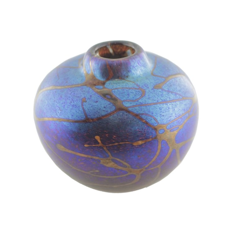 Norma Stuart Vase: Est. $100 - 150 Norma Stuart Vase. 20th century. Art glass vase is signed Norma Stuart and 3 1/2 x 4" diameter.
