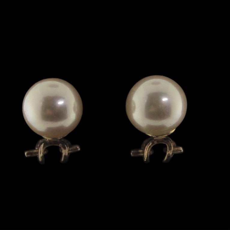 Vintage Majorica Pearl Earrings in Sterling: Est. $30 - 75 Vintage Majorica Pearl Earrings in Sterling . Gold tone sterling clip on mountings. Majorica pearls are round 9.50mm each.