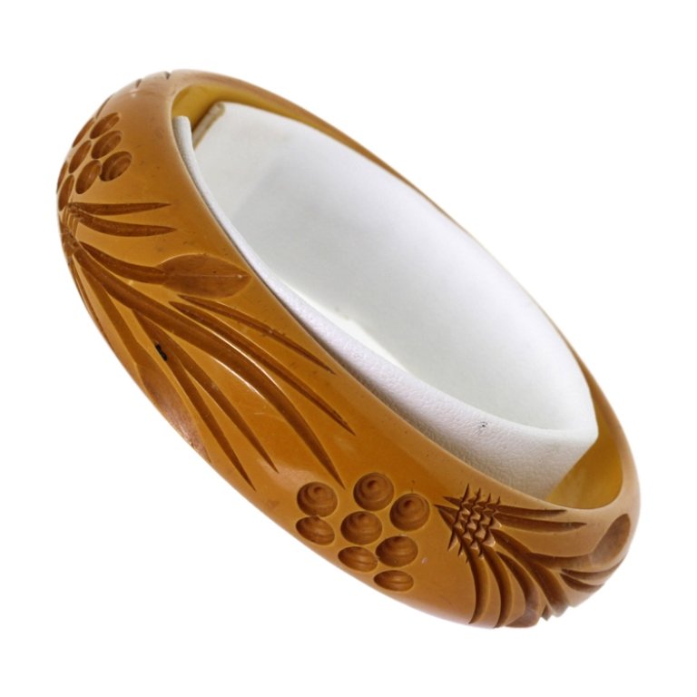 Vintage Carved Bakelite Bangle Bracelet (1 of 2)