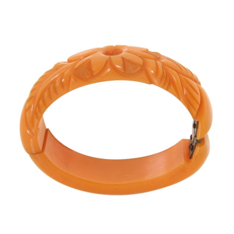 Vintage Bakelite Carved Hinged Bangle Bracelet (1 of 2)
