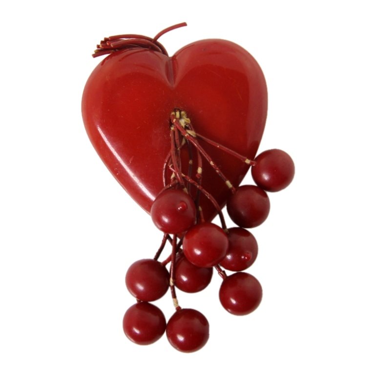 Vintage Bakelite Heart Brooch (1 of 2)