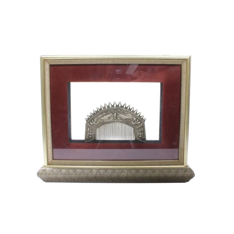 Chines Comb Shadow Box: Est. $ 75 - 125 Chines Comb Shadow Box. Free standing decorative piece. Measures 13.5 x 10.75x 3.5 inches.