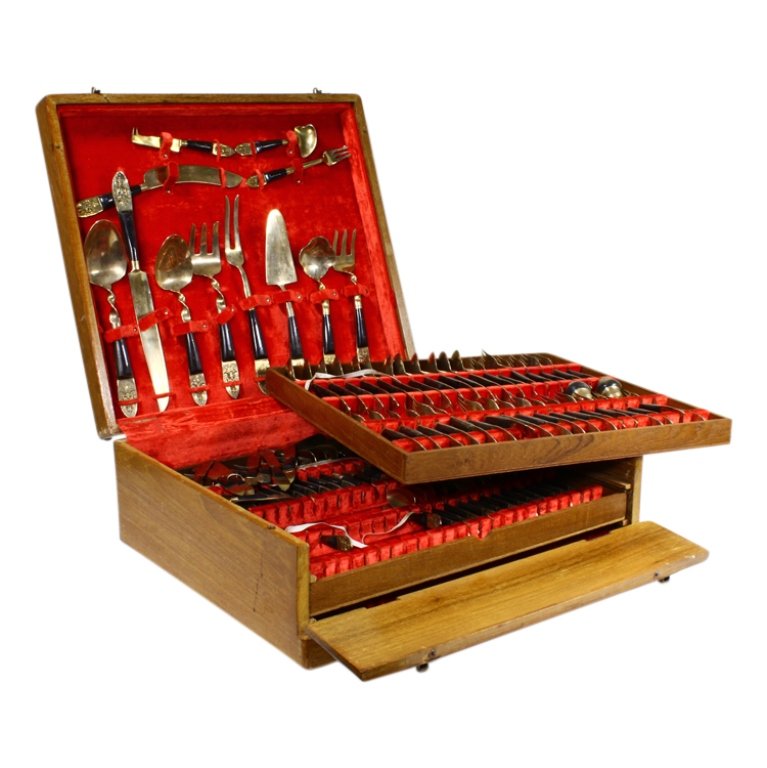 147 Pcs Thailand Flatware Set (1 of 2)