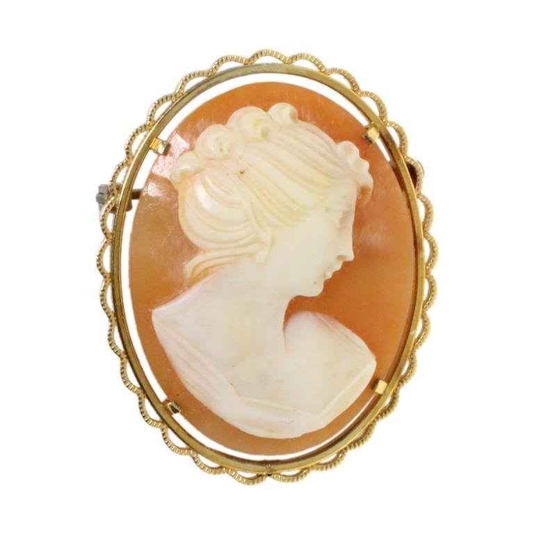 Vintage Shell Cameo: Est. $ 20 - 30 Vintage Shell Cameo. Measures 1.25 inches tall.