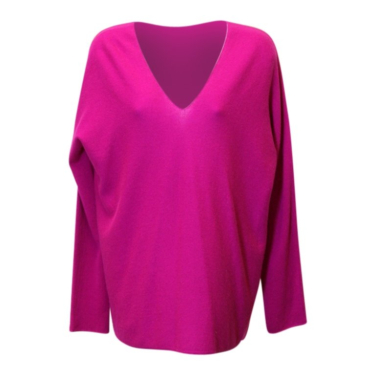 Womens Vince. NEW Cashmere Sweater: Est. $ 75 - 100 Womens Vince. NEW Cashmere Sweater. Size M. 100% Cashmere. Tags still on sweater show $245. Bust 41 and length is 27 inches.