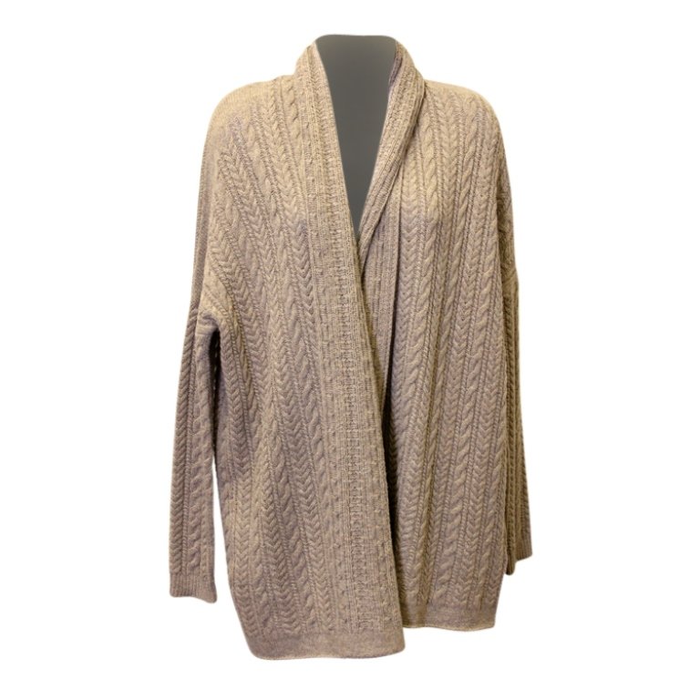 Womens Vince. Sweater: Est. $ 75 - 125 Womens Vince. Sweater. Size S/P. 50 percent yak/50 percent wool. Bust 52 inches and length is 31 inches. Good condition.