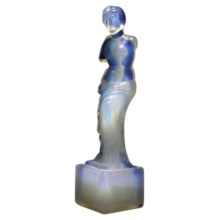 Sabino France Opalescent Glass Venus: Est. $ 100 - 150 Sabino France Opalescent Glass Venus . Opalescent glass statue of Venus de Milo is 2.75 x .75 inches. Signed Sabino France.