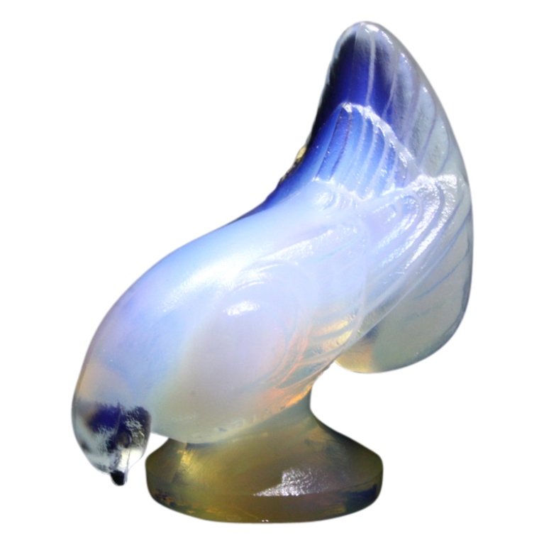 Sabino France Opalescent Glass Feeding Bird: Est. $ 100 - 150 Sabino France Opalescent Glass Feeding Bird. Opalescent glass feeding bird is 1.75 x 1.25 inches. Signed Sabino France.