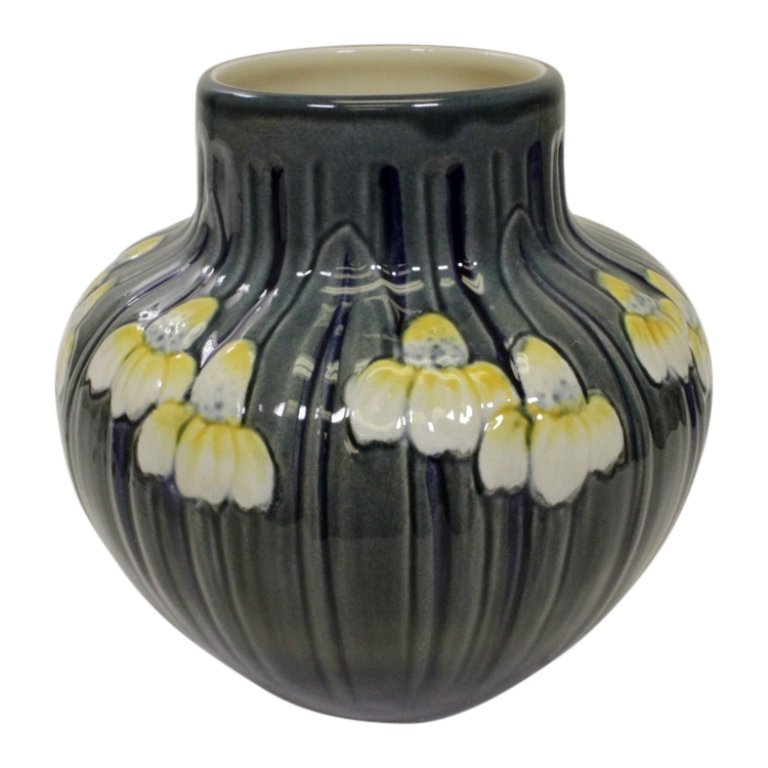 Newcomb Pottery Style Vase by Mottahedeh: Est. $ 200 - 400 Newcomb Pottery Style Vase by Mottahedeh. 1993 "adapted from a vase circa 1909-1910". Produced for Newcomb College Alumnae Association. #320/1000. 5.75 x 6.25 inches.