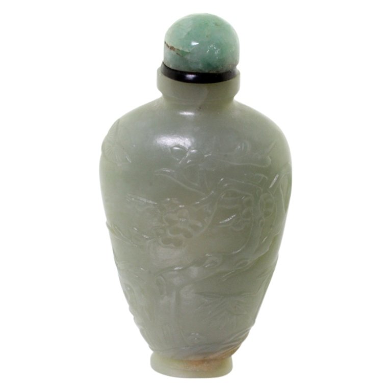 Chinese Carved Jade Snuff Bottle (1 of 2)