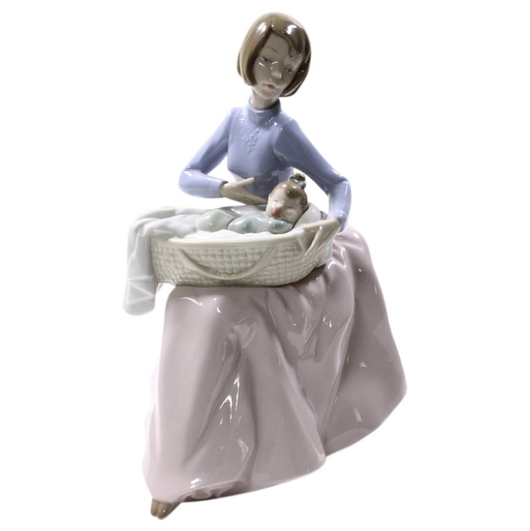 NAO Bundle of Love Figurine (1 of 4)