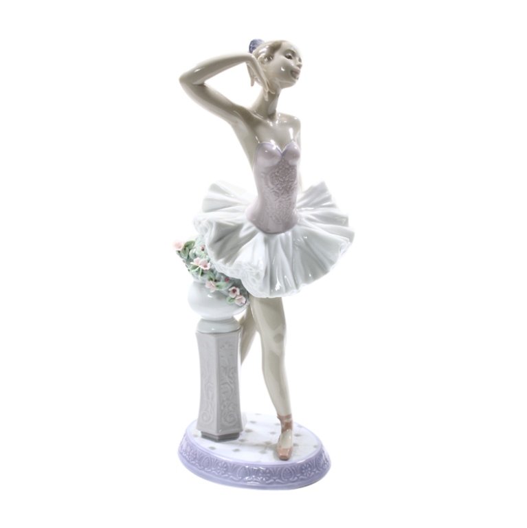Lladro Stage Presence Ballerina Figurine (1 of 4)