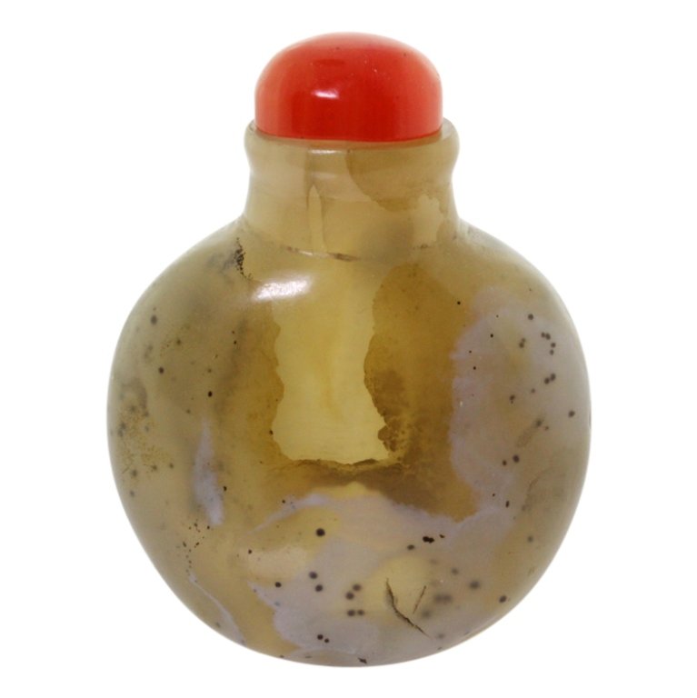 Chinese Carved Agate Snuff Bottle. (1 of 2)