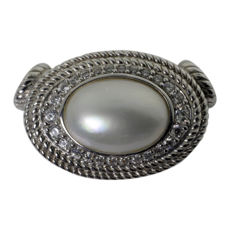 Judith Ripka Magnetic Sterling Pendant: Est. $ 20 - 30 Judith Ripka Magnetic Sterling Pendant. Weighs 16.3 grams. Marked Judith Ripka, 925, CZ, Thailand. Needs repair One side is missing the metallic/magnetic insert.