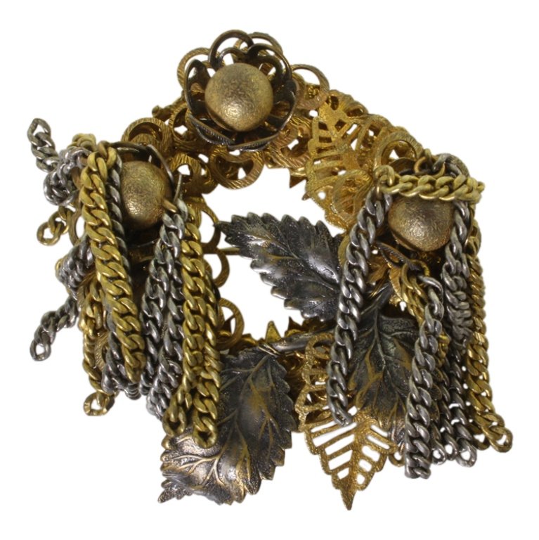 Miriam Haskell Brooch: Est. $ 100 - 200 Miriam Haskell Brooch. Measures 2 inches wide. Marked Miriam Haskell.