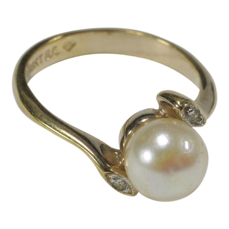 Faux Pearl Fashion Ring: Est. $ 20 - 30 Faux Pearl Fashion Ring. Size 5. Marked 18kt GE.