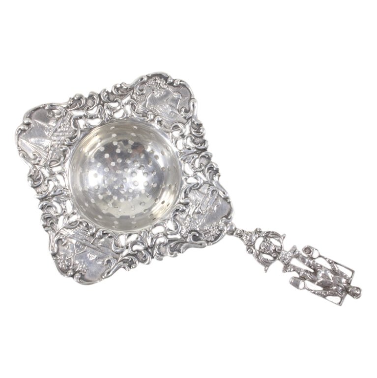 Hooijkaas Figural Tea Strainer (1 of 2)