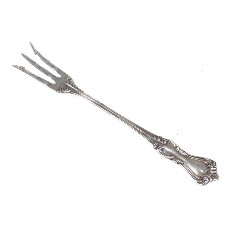 Sterling Reed & Barton Marlborough Pickle Fork: Est. $ 20 - 40 Sterling Reed & Barton Marlborough Pickle Fork. Marked Reed & Barton symbol and sterling. Old style pickle fork is 5.5 inches long. Weighs 19.3 grams.