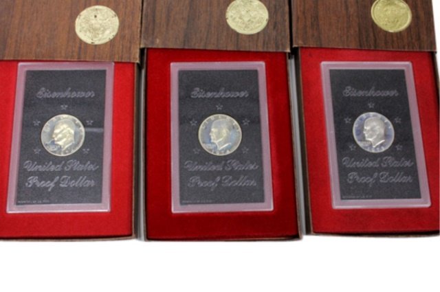 Lot of 3 Eisenhower Silver Dollars In Cases (1 of 2)