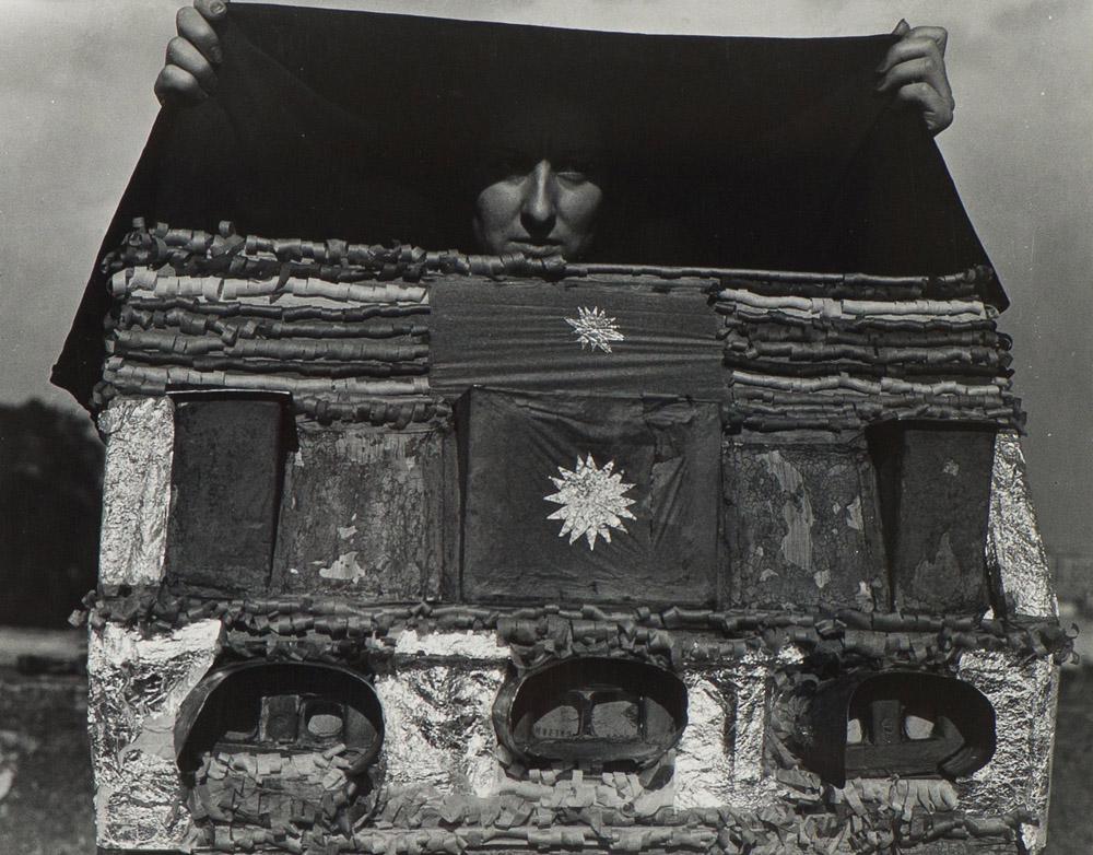 Manuel Álvarez Bravo Caja de Visiones (The Box of...): Manuel Álvarez Bravo (Mexican, 1902-2002) 'Caja de Visiones (The Box of Visions)' 1938/77 Gelatin Silver Print ed. 15 of 100 Signed in pencil, verso Acquired from G. Ray Hawkins Gallery, Inc. in 1992