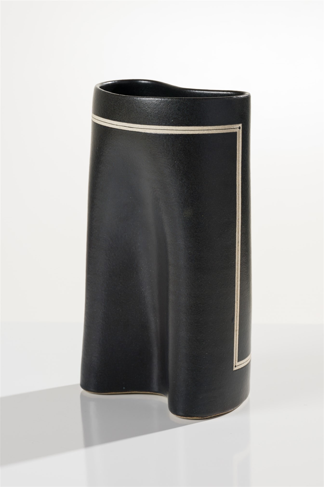 Gustavo Perez Black Sin titulo (Vase 01-26), 2001: Gustavo Perez (Mexican, b. 1950) Sin titulo (Vase 01-26), 2001 Ceramic 10 x 5.75 x 4.75 (in) Initialed and dated 01-26 GP, bottom Provenance: Collection of Midge and Jerry Golner, Phoenix, Arizona, ac