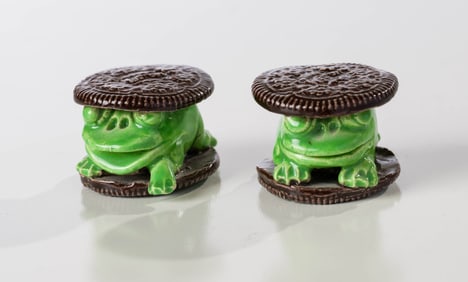 David Gilhooly (2) Hydrox Cookie Frogs