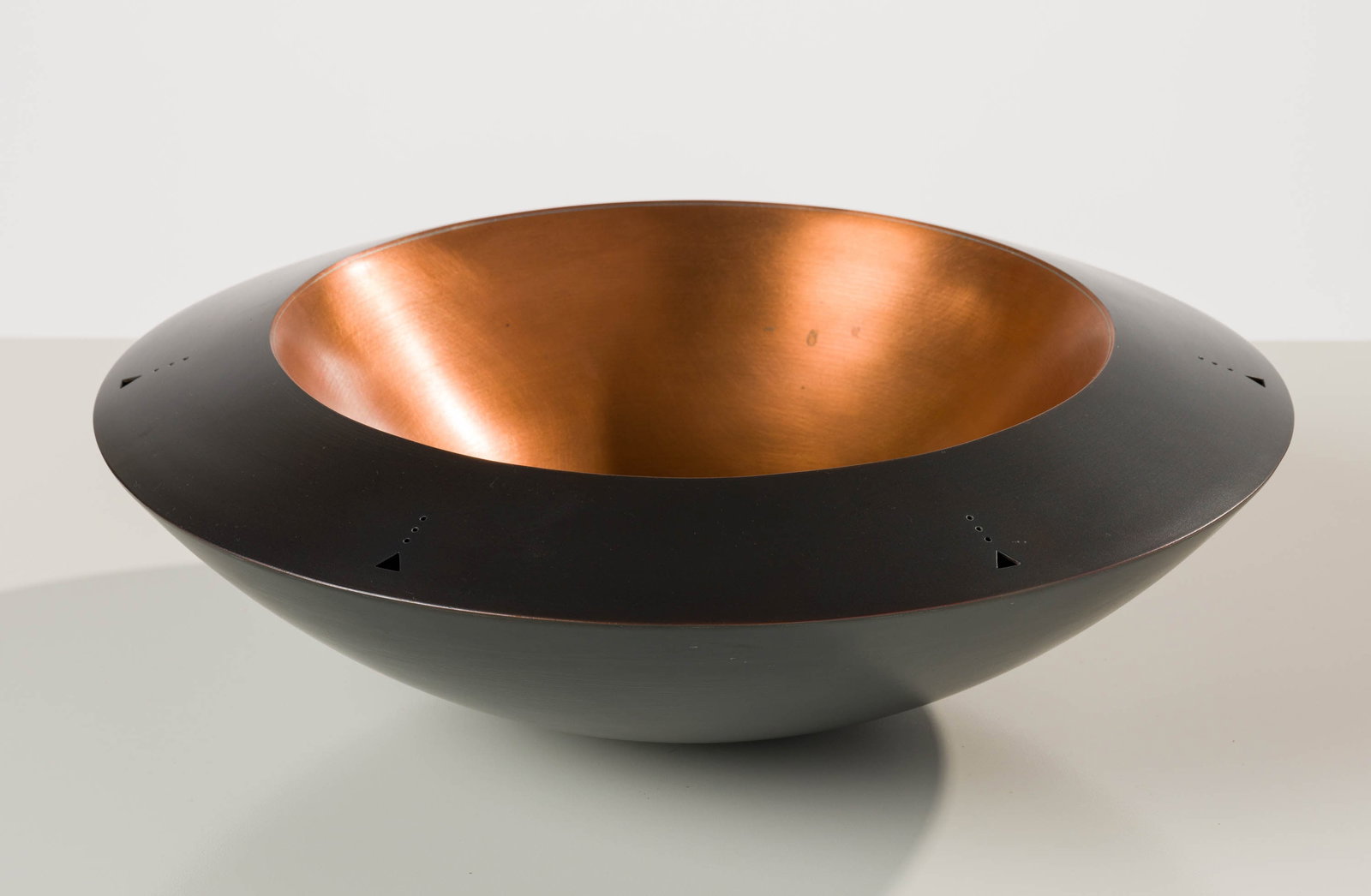 Karen Pierce Double-Walled Bowl, 2001: Karen Pierce (American, 20th/21st Century) Double-Walled Bowl, 2001 Copper and mixed media 5 x 15 x 15 (in) Incised Karen Pierce 2001, bottom Provenance: Private Collection, Scottsdale, Arizona, acqui