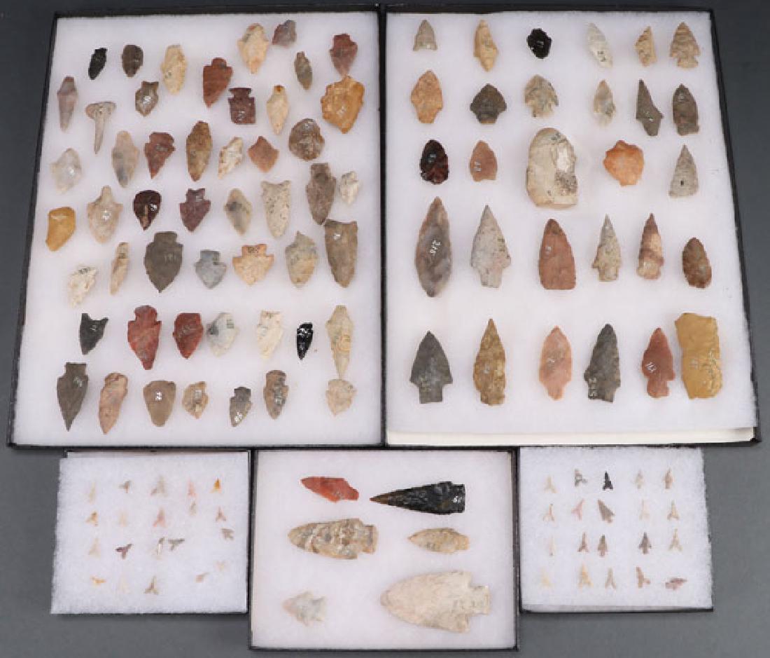 125 NATIVE AMERICAN STONE ARTIFACTS AND POINTS: 125 NATIVE AMERICAN STONE ARTIFACTS AND POINTS. Comprising mostly arrowheads with some sphere, knife blades, scrapers, and drill points in a variety of materials, sizes, ages, and conditions. Containe