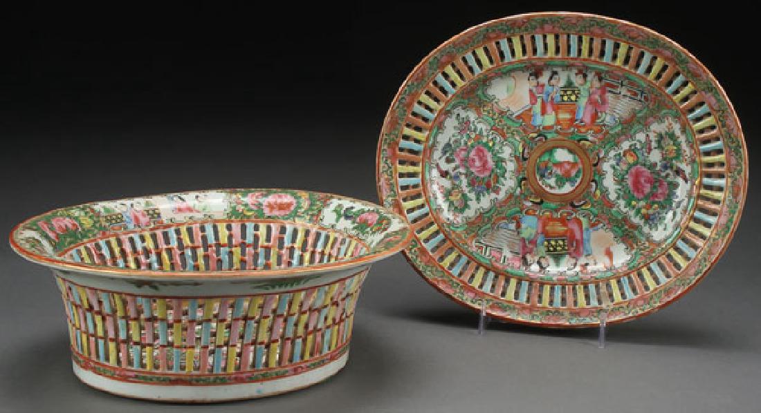 CHINESE ROSE MEDALLION FRUIT BOWL & PLATE: A CHINESE ROSE MEDALLION PORCELAIN FRUIT BOWL ON STAND, CIRCA 1900. Of oval form with reticulated sides. The bowl stamped "Made in China". Length 10 inches (25.5 cm). SHIPPING NOTICE:Jackson’s is yo