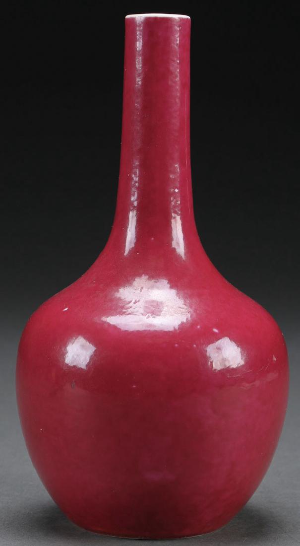 A CHINESE QIANLONG PINK ENAMELED PORCELAIN VASE (1 of 8)