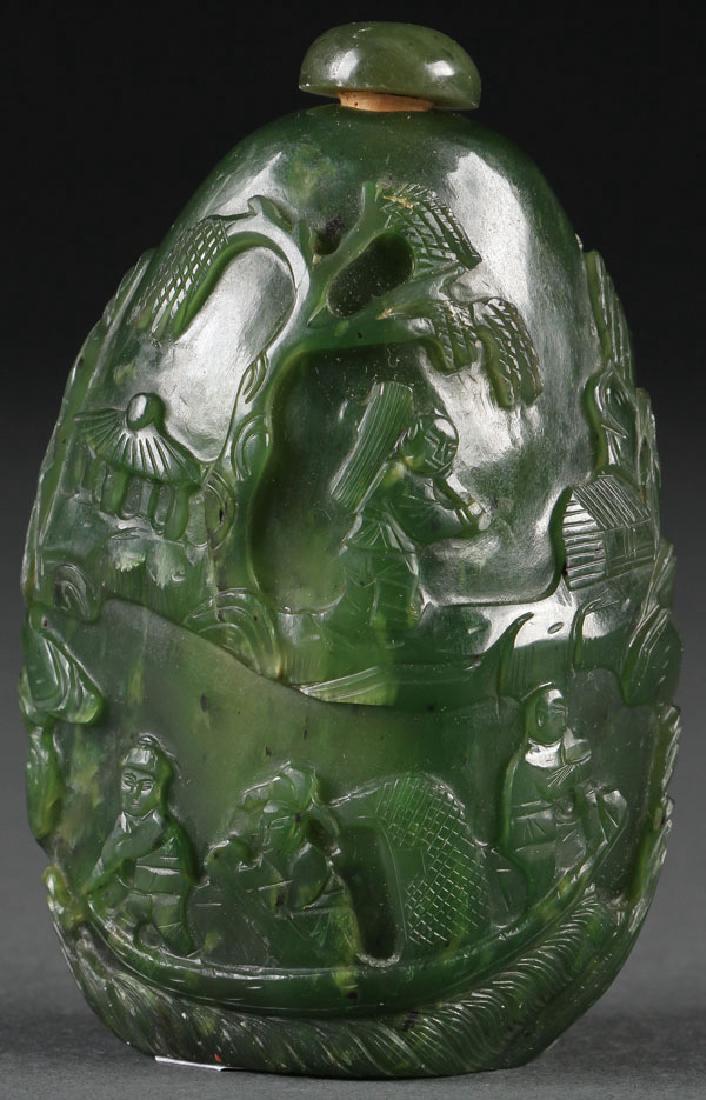 A CHINESE SPINACH JADE SNUFF BOTTLE (1 of 2)