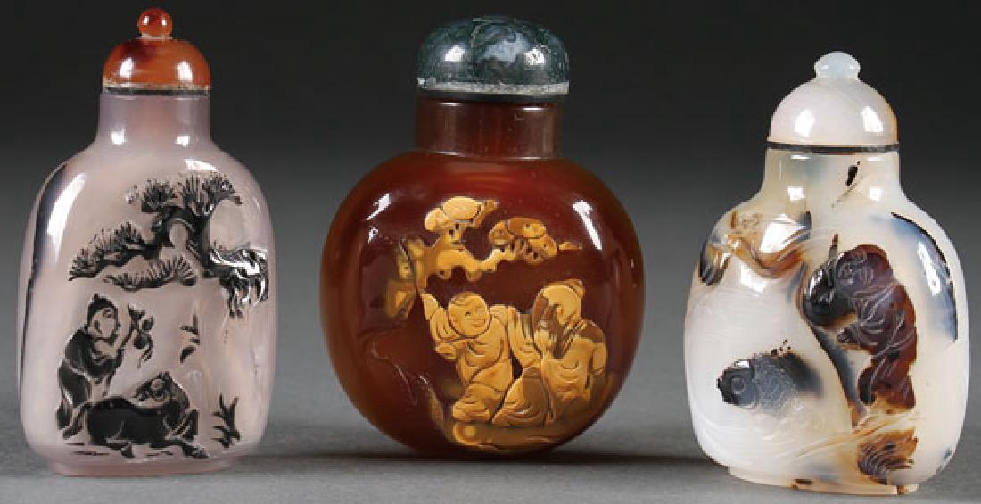 3 CHINESE CARVED AGATE SNUFF BOTTLES (1 of 7)