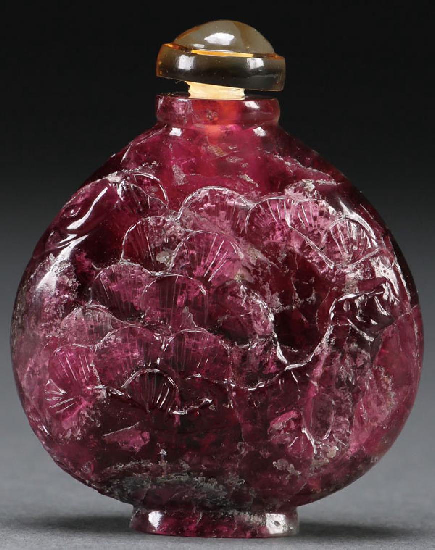CHINESE CARVED TOURMALINE SNUFF BOTTLE (1 of 4)