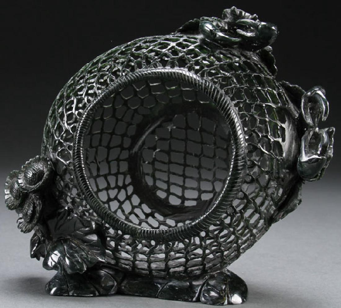 A CHINESE CARVED HARDSTONE MODEL OF A CRAB BASKET (1 of 6)