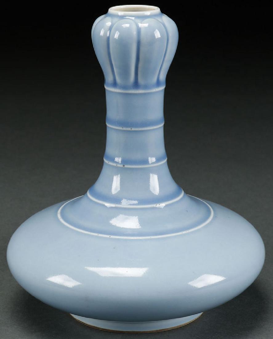 A CHINESE QIANLONG PERIOD BLUE GLAZED BOTTLE VASE (1 of 3)