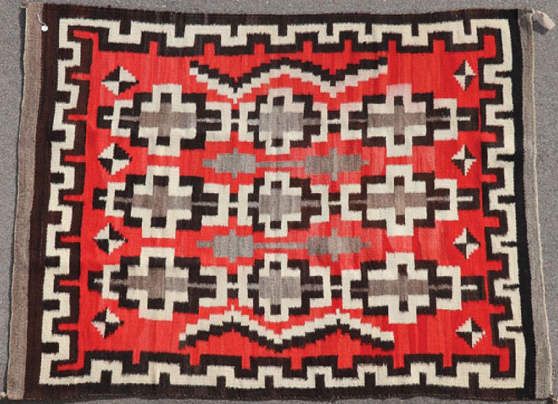 A FINE NAVAJO RUG, GANADO, 1ST HALF OF THE 20TH C (1 of 4)